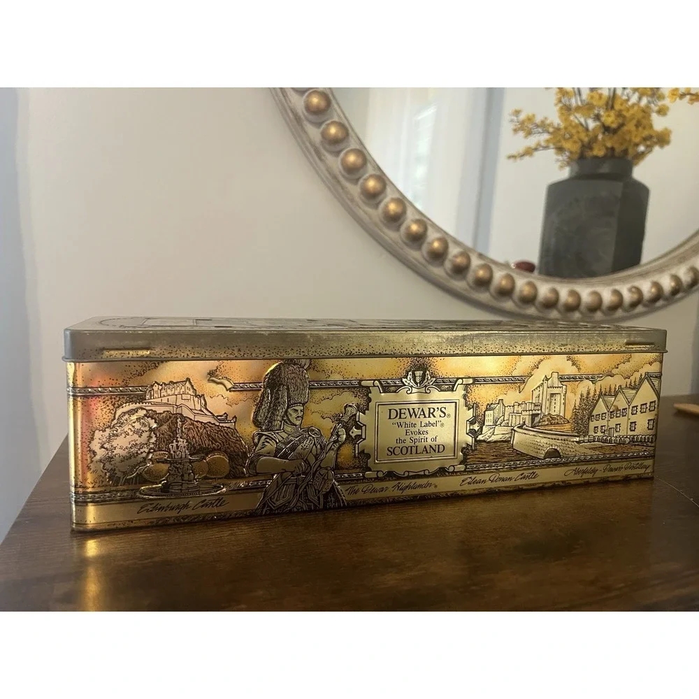 Vintage Dewar's White Label Highlander Scotch Whisky Advertising Tin Gold Box‎